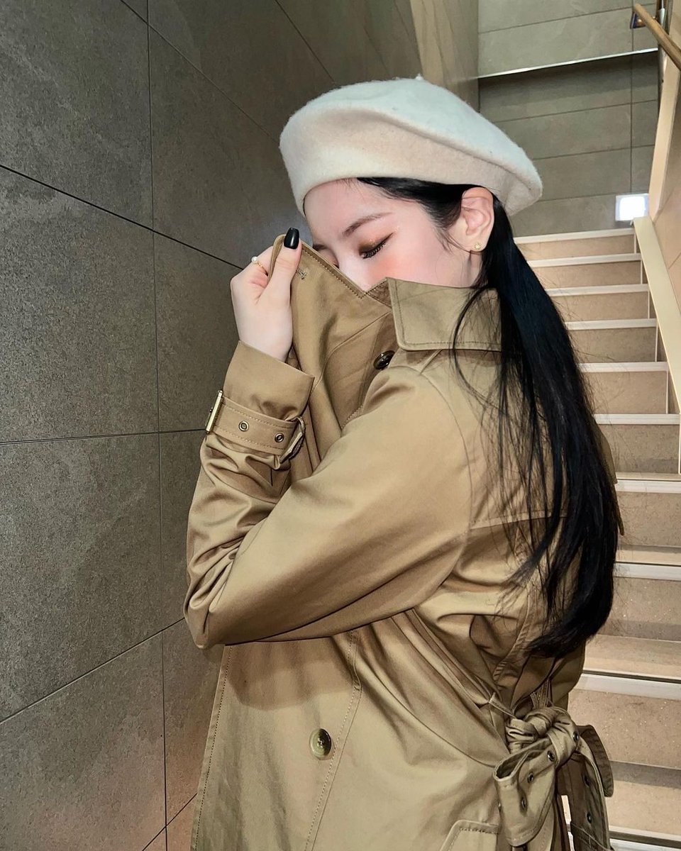 dahyoan's tweet photo. brown never goes out of fashion 🍂🍁 fabulous brown completes my outfit to be perfectly complete. https://t.co/QLUYTIGkxT