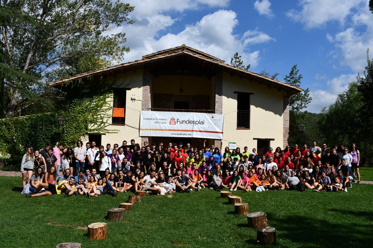 Avui, Can Mateu (Vilanova de Sau) reuneix monitores i monitors d'esplais de <a href="/Fedesplai/">Federació Catalana de l'Esplai</a> i <a href="/fundesplai/">Fundesplai</a> al #Movidic22 per fer balanç de l'estiu i prepar el nou curs d'educació en el lleure!