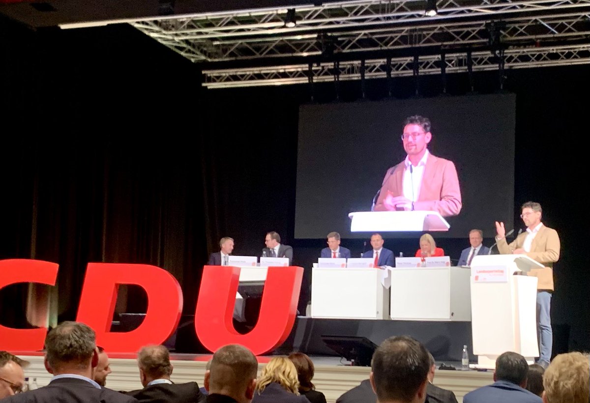 AndreNeumannABG's tweet photo. Danke für das starke Ergebnis zur Wahl als Beisitzer in den Landesvorstand der @cdu_thueringen. Ich werde meine bekannten Positionen einbringen und @mariovoigt mit aller Kraft unterstützen. Er ist Mitte und kann die CDU Thüringen zurück in Verantwortung bringen. Los gehts. https://t.co/OPSsOV4Fhg