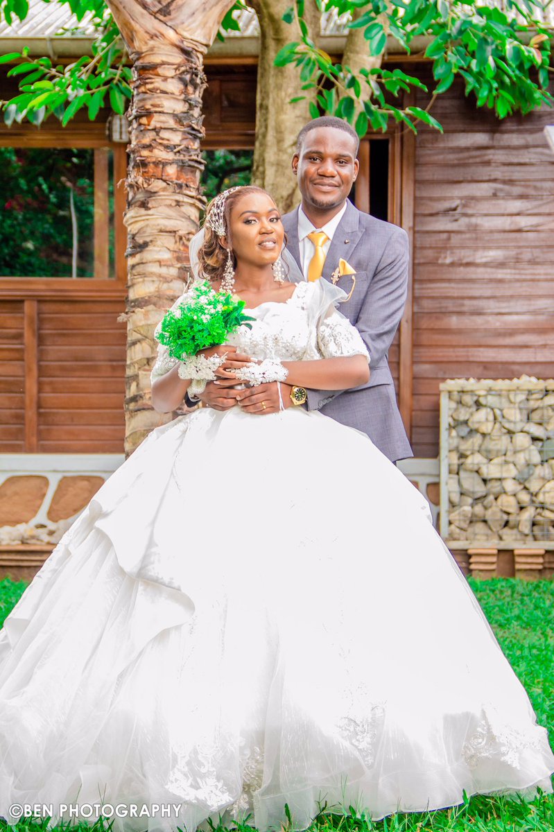 StewardMuhindo's tweet photo. Désormais légalement et religieusement marié. 

Un immense merci à tous ceux qui se sont associés à notre bonheur le jour du mariage à #Beni et continuerons à soutenir notre couple. 

Ma bien-aimée @AkemaniF désormais prête à rejoindre la @luchaRDC 🇨🇩🥰 https://t.co/Xx2R9AOM5j