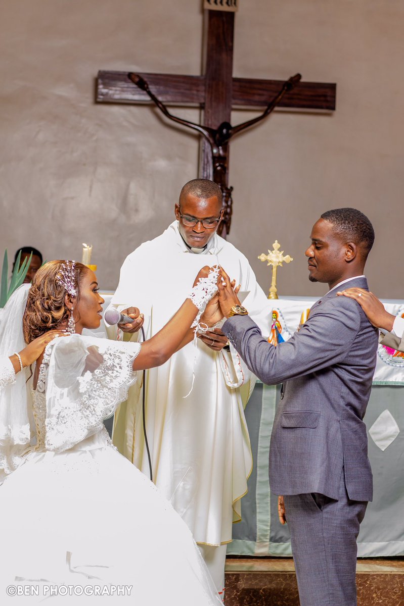 StewardMuhindo's tweet photo. Désormais légalement et religieusement marié. 

Un immense merci à tous ceux qui se sont associés à notre bonheur le jour du mariage à #Beni et continuerons à soutenir notre couple. 

Ma bien-aimée @AkemaniF désormais prête à rejoindre la @luchaRDC 🇨🇩🥰 https://t.co/Xx2R9AOM5j