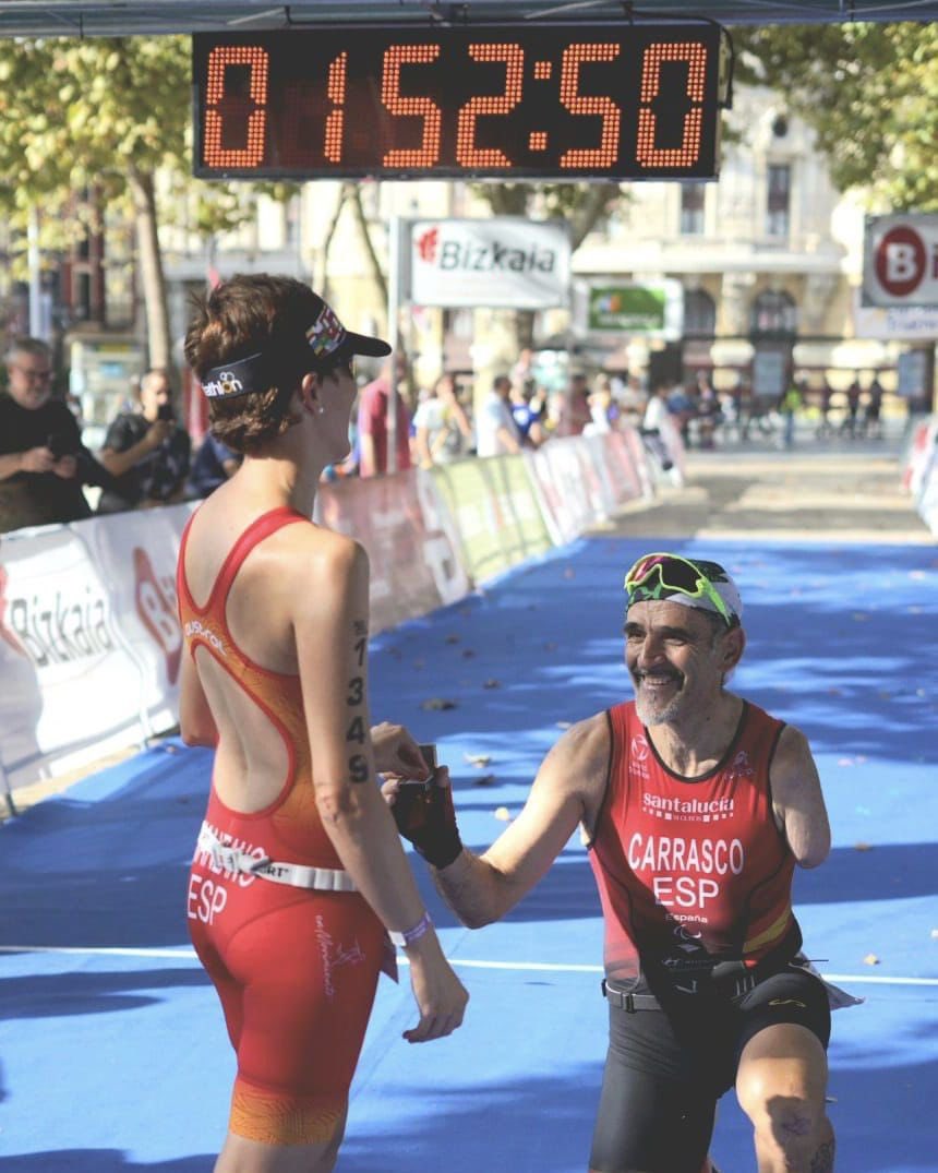 🚲 🏃🏾‍♂️ 💒 LA IMAGEN 

El paratriatleta extremeño KINI CARRASCO (<a href="/kinicarrasco/">kini carrasco</a> ) ha logrado su séptimo título Europeo de Paratriatlón

👀 Al llegar a línea de meta… le ha pedido matrimonio a su pareja Natalia ‼️

💍 Ha dicho que … SI 🙀 

Felicidades 🎉🍾 DOBLES ! 😅