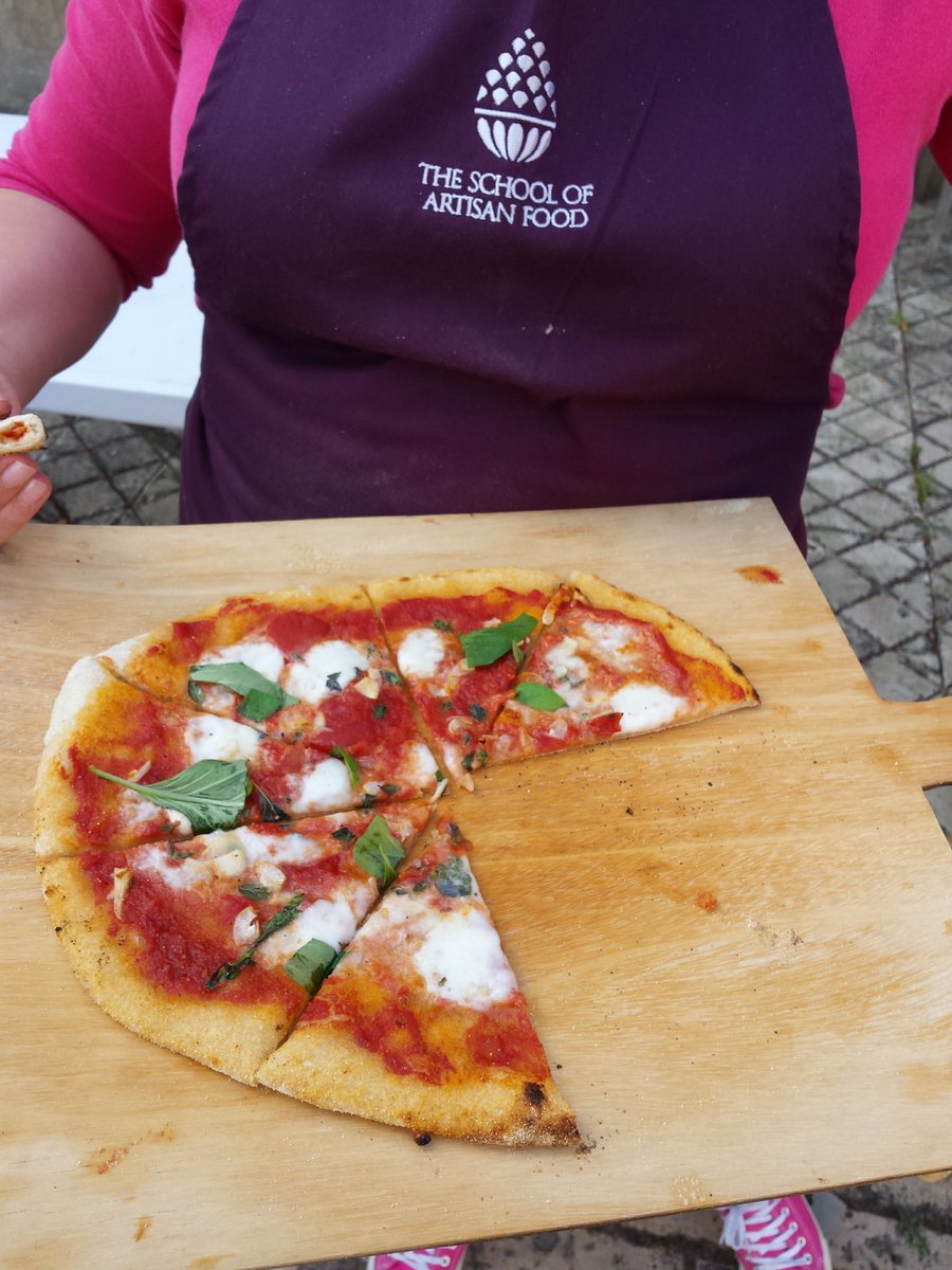 artisanschool's tweet photo. Weekend treat #pizzaclass https://t.co/ggWuCARa6C