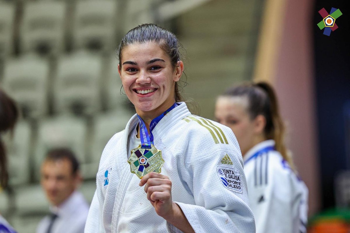 LauraVPodium's tweet photo. Campeona de Europa Junior!!🥇
Que día🤩🤩

Ha sido un año duro, con algún que otro bajón pero finalmente he dado lo mejor de mi 

Agradecida a mi familia, a mi entrenador, a mi equipo y a mi federación, porque nunca han dejado de creer en mi.
 
@becaspodium https://t.co/ZX31aJDSfe