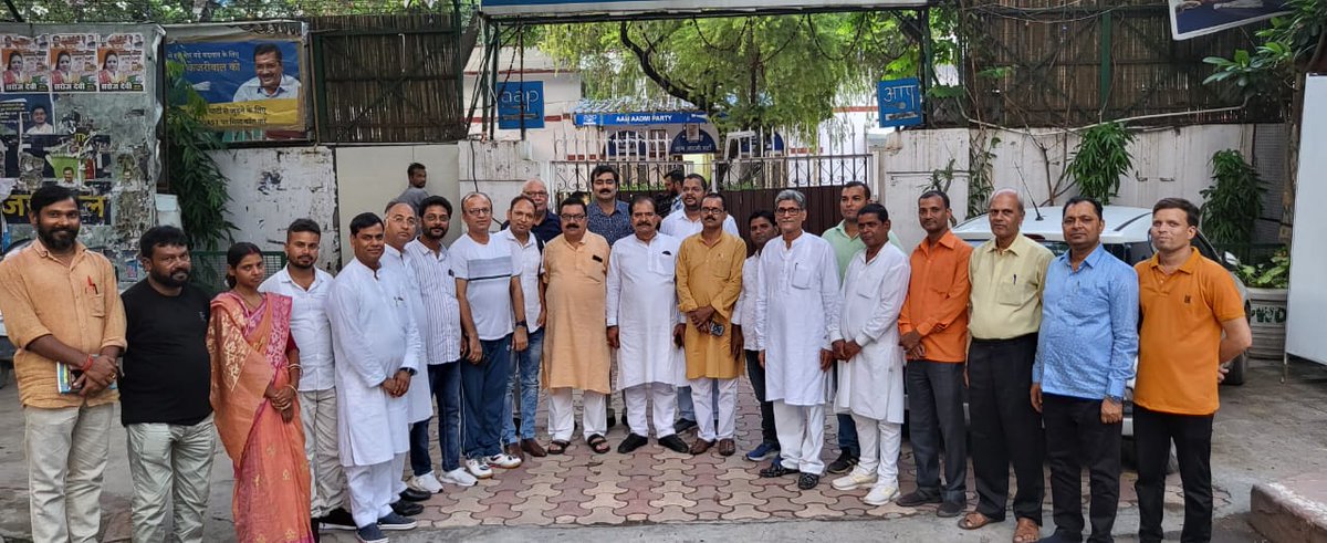 AAP4Jharkhand's tweet photo. आम आदमी पार्टी झारखंड, प्रदेश संयोजक @dnsingh_aap के नेतृत्व में नई दिल्ली में राष्ट्रीय संयोजक सह दिल्ली के मुख्यमंत्री @ArvindKejriwal जी की उपस्थिति में रविवार को होने वाले आम आदमी पार्टी के राष्ट्रीय जन प्रतिनिधि सम्मेलन में भाग लेने दिल्ली पहुंच चुकी है। https://t.co/OFuzZi73gs