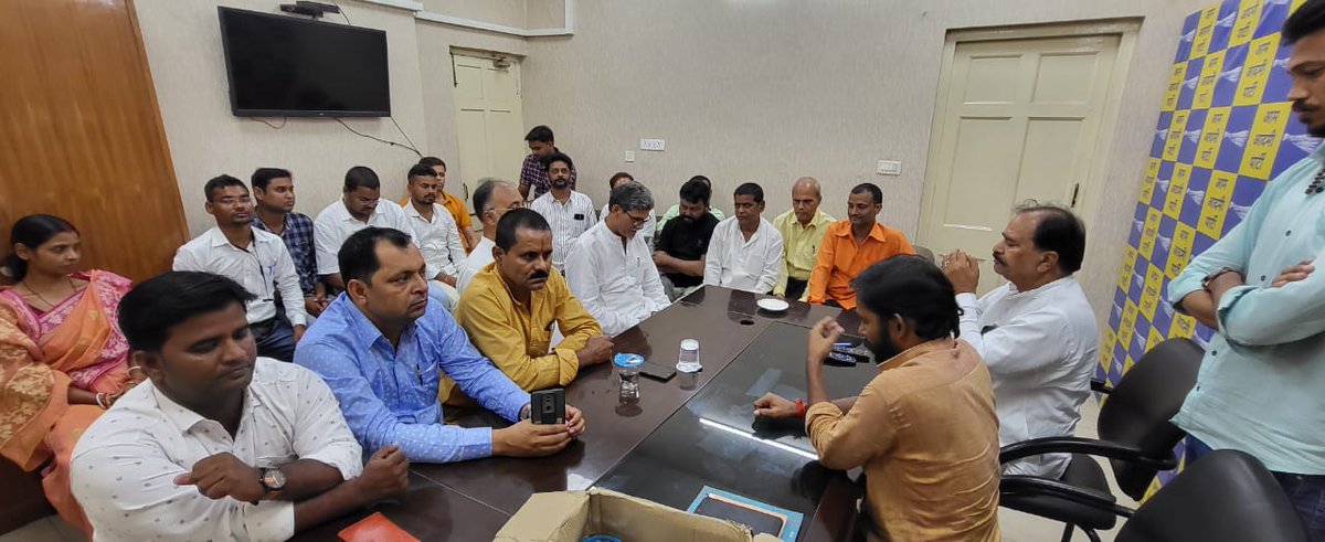 AAP4Jharkhand's tweet photo. आम आदमी पार्टी झारखंड, प्रदेश संयोजक @dnsingh_aap के नेतृत्व में नई दिल्ली में राष्ट्रीय संयोजक सह दिल्ली के मुख्यमंत्री @ArvindKejriwal जी की उपस्थिति में रविवार को होने वाले आम आदमी पार्टी के राष्ट्रीय जन प्रतिनिधि सम्मेलन में भाग लेने दिल्ली पहुंच चुकी है। https://t.co/OFuzZi73gs
