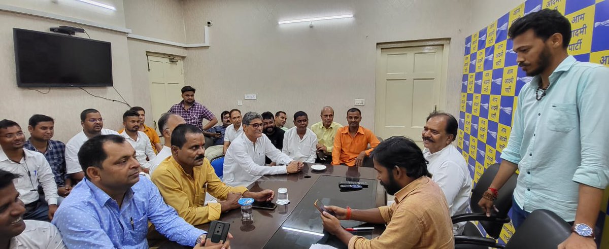 AAP4Jharkhand's tweet photo. आम आदमी पार्टी झारखंड, प्रदेश संयोजक @dnsingh_aap के नेतृत्व में नई दिल्ली में राष्ट्रीय संयोजक सह दिल्ली के मुख्यमंत्री @ArvindKejriwal जी की उपस्थिति में रविवार को होने वाले आम आदमी पार्टी के राष्ट्रीय जन प्रतिनिधि सम्मेलन में भाग लेने दिल्ली पहुंच चुकी है। https://t.co/OFuzZi73gs