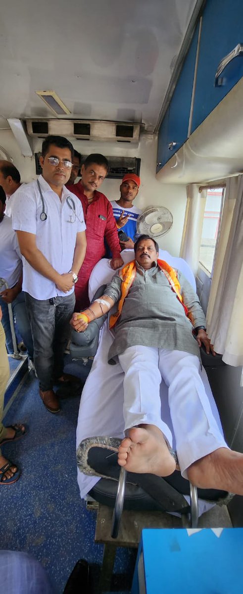 dhs_gonda's tweet photo. Blood Donation is an act of kindness. A drop of Blood donated is a life saved. 
Glimpses of today's Inauguration of the Blood Donation drive at various places by Hon'ble MP and MLAs of district Gonda #RaktdaanAmritMahotsav 
Total of 188 Blood unit donated https://t.co/1G8Rxh49h0