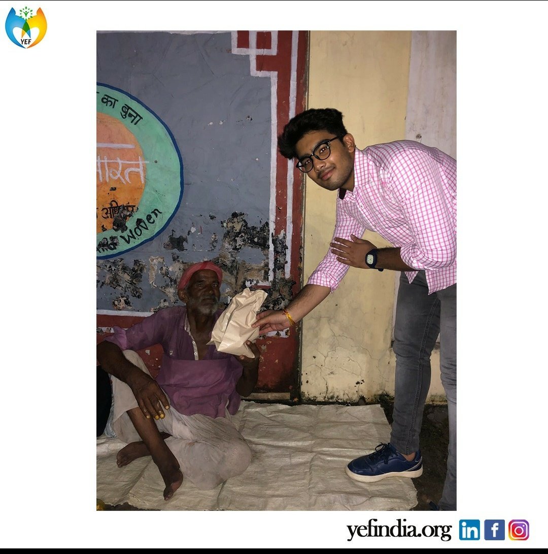yefindia's tweet photo. "People hail no sorrow, that humanity cannot heal." Our very member of YEF, Ayush Khandelwal, took part in a distribution drive and helped 10 needy people near the areas of Jaipur.

@ayush_222

#compassion#honesty#bekindtopeople#kindnessisthekey https://t.co/gDKX2uwhMe