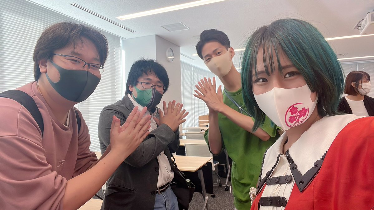 iroha_wakana's tweet photo. #福井銀行 さんで #プログラミング教室 のサポート&一緒に学び発表しました✨
今まで学んだ事が活かせるようになってきたり、皆さんとコミュニケーションとるのが楽しかったです😆🌸
ps. https://t.co/5mC730riVTの福野さんのネクタイは光ります👾
#福井 #ichigijam #ESJam #さくらいと #かこちゃん https://t.co/lvFrTQUrt3