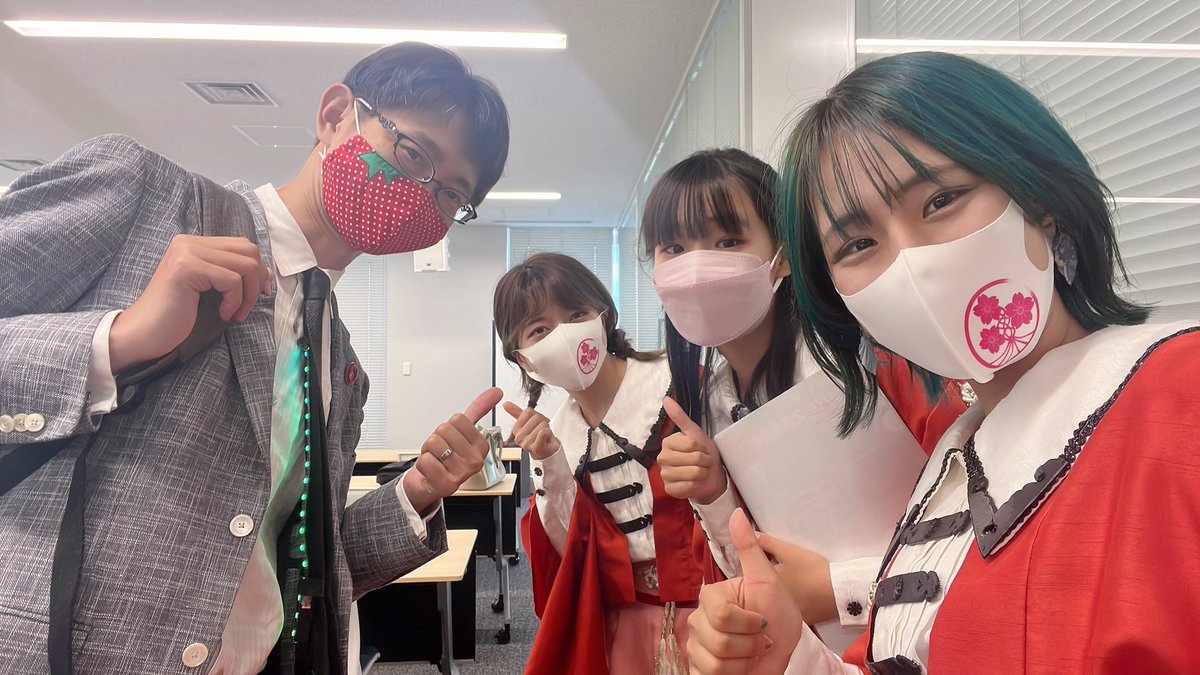 iroha_wakana's tweet photo. #福井銀行 さんで #プログラミング教室 のサポート&一緒に学び発表しました✨
今まで学んだ事が活かせるようになってきたり、皆さんとコミュニケーションとるのが楽しかったです😆🌸
ps. https://t.co/5mC730riVTの福野さんのネクタイは光ります👾
#福井 #ichigijam #ESJam #さくらいと #かこちゃん https://t.co/lvFrTQUrt3