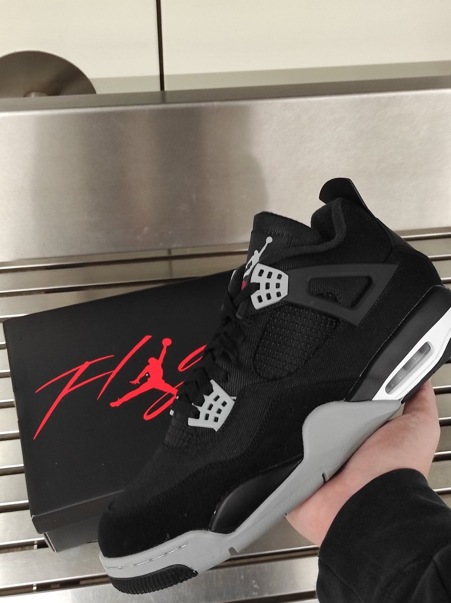 zsoltmatuz's tweet photo. Thanks for the instore heads up @HypeNotify_ https://t.co/H2lUEaWFMJ