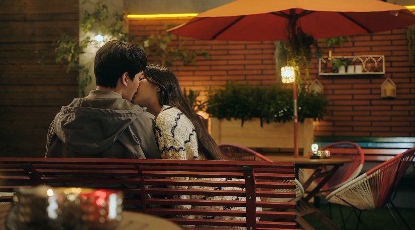 ilikeUbestGK's tweet photo. #LinkEp15 Break up while still in love 🥺
Dahyun kisses Gyehoon so emotional
Im tear up for this sad kiss~ Eunhyun
#YeoJinGoo #MunKaYoung #LinkEatLoveKill https://t.co/W3JM1SqtQ9
