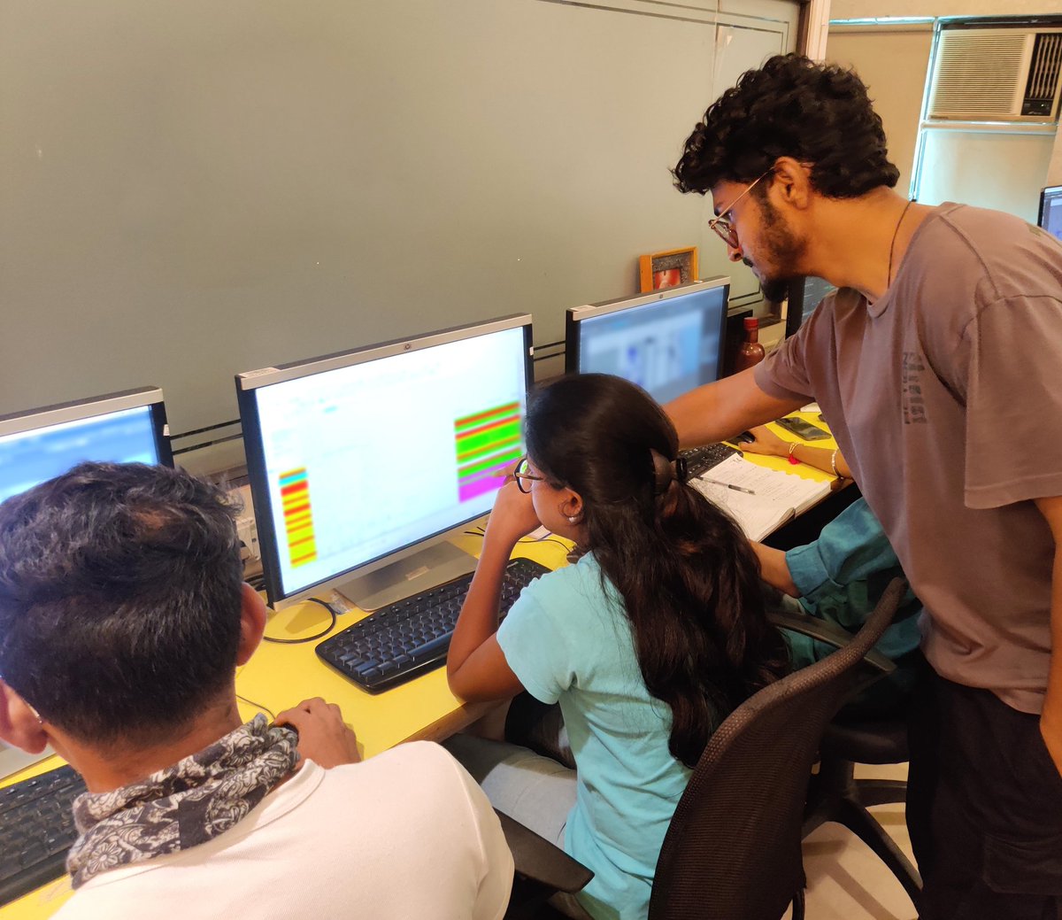 iRealitiesGroup's tweet photo. "No matter how brilliant your mind or strategy, if you’re playing a solo game, you’ll always lose out to a team." – Reid Hoffman

.

.

#irealities #content #technology #designthinking #animation #team #teamwork #workculture #workinprogress #artistsatwork #artists #animationart https://t.co/gf07pgCLhl
