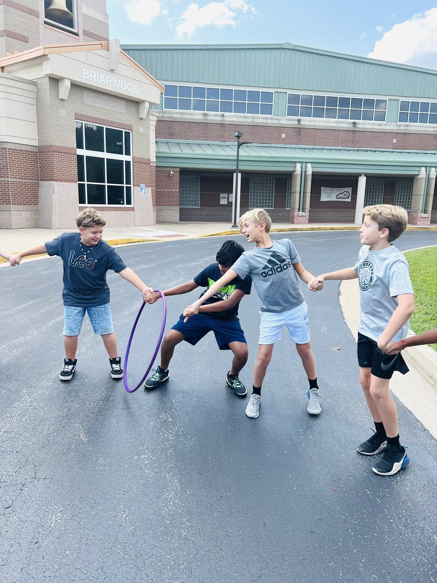 coopersclass6's tweet photo. ✨Team Building✨ is so important for building and maintaining positive relationships among peers! #BrightatBriarwood #sixthgraderocks https://t.co/8Zcb3CjQRs