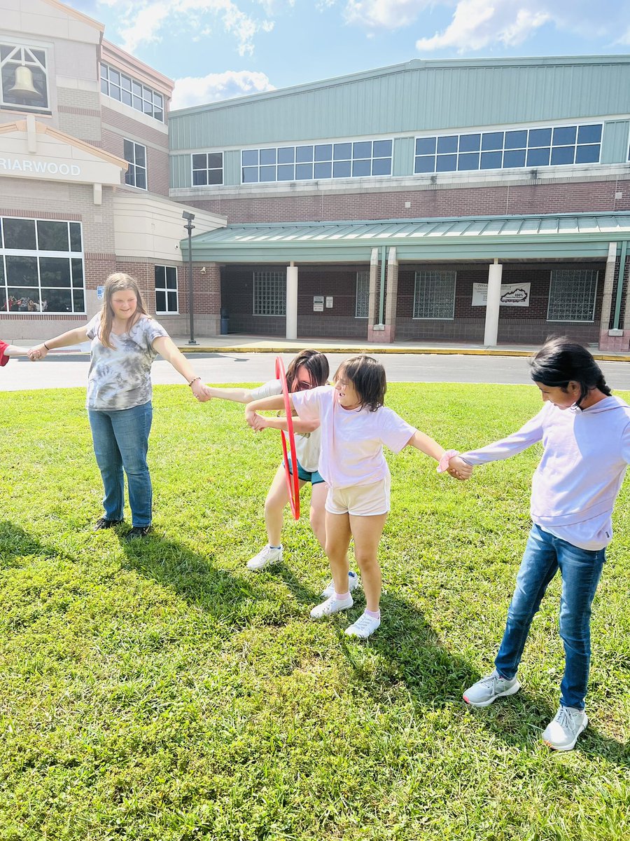 coopersclass6's tweet photo. ✨Team Building✨ is so important for building and maintaining positive relationships among peers! #BrightatBriarwood #sixthgraderocks https://t.co/8Zcb3CjQRs