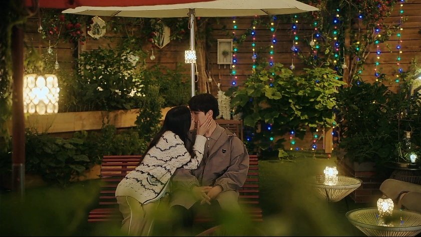 ilikeUbestGK's tweet photo. #LinkEp15 Break up while still in love 🥺
Dahyun kisses Gyehoon so emotional
Im tear up for this sad kiss~ Eunhyun
#YeoJinGoo #MunKaYoung #LinkEatLoveKill https://t.co/W3JM1SqtQ9