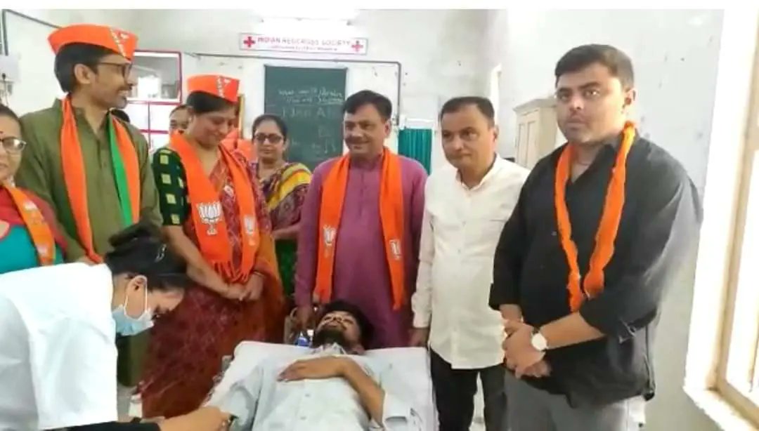 PunitSharma72's tweet photo. मौका मिला रक्तदान का इसे यूं ना गंवाइए
देकर दान रक्त का आप पुण्य कमाइये।

દેશના યશસ્વી PM શ્રી @narendramodi જીનાં જન્મદિવસ નિમિત્તે #RaktdaanAmritMahotsav અંતર્ગત જુનાગઢ મહાનગર ભાજપ યુવા મોરચા દ્વારા આયોજીત બ્લડ ડોનેશન કેમ્પમાં ઉપસ્થિત રહી રક્તદાતાઓ ને અભિનંદન પાઠવ્યાં.. https://t.co/SxwdF3zXEn