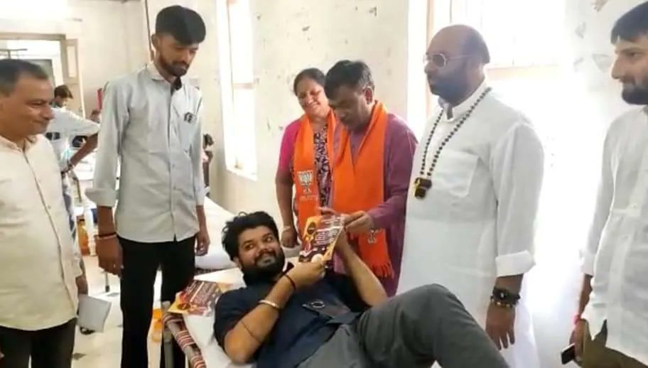 PunitSharma72's tweet photo. मौका मिला रक्तदान का इसे यूं ना गंवाइए
देकर दान रक्त का आप पुण्य कमाइये।

દેશના યશસ્વી PM શ્રી @narendramodi જીનાં જન્મદિવસ નિમિત્તે #RaktdaanAmritMahotsav અંતર્ગત જુનાગઢ મહાનગર ભાજપ યુવા મોરચા દ્વારા આયોજીત બ્લડ ડોનેશન કેમ્પમાં ઉપસ્થિત રહી રક્તદાતાઓ ને અભિનંદન પાઠવ્યાં.. https://t.co/SxwdF3zXEn