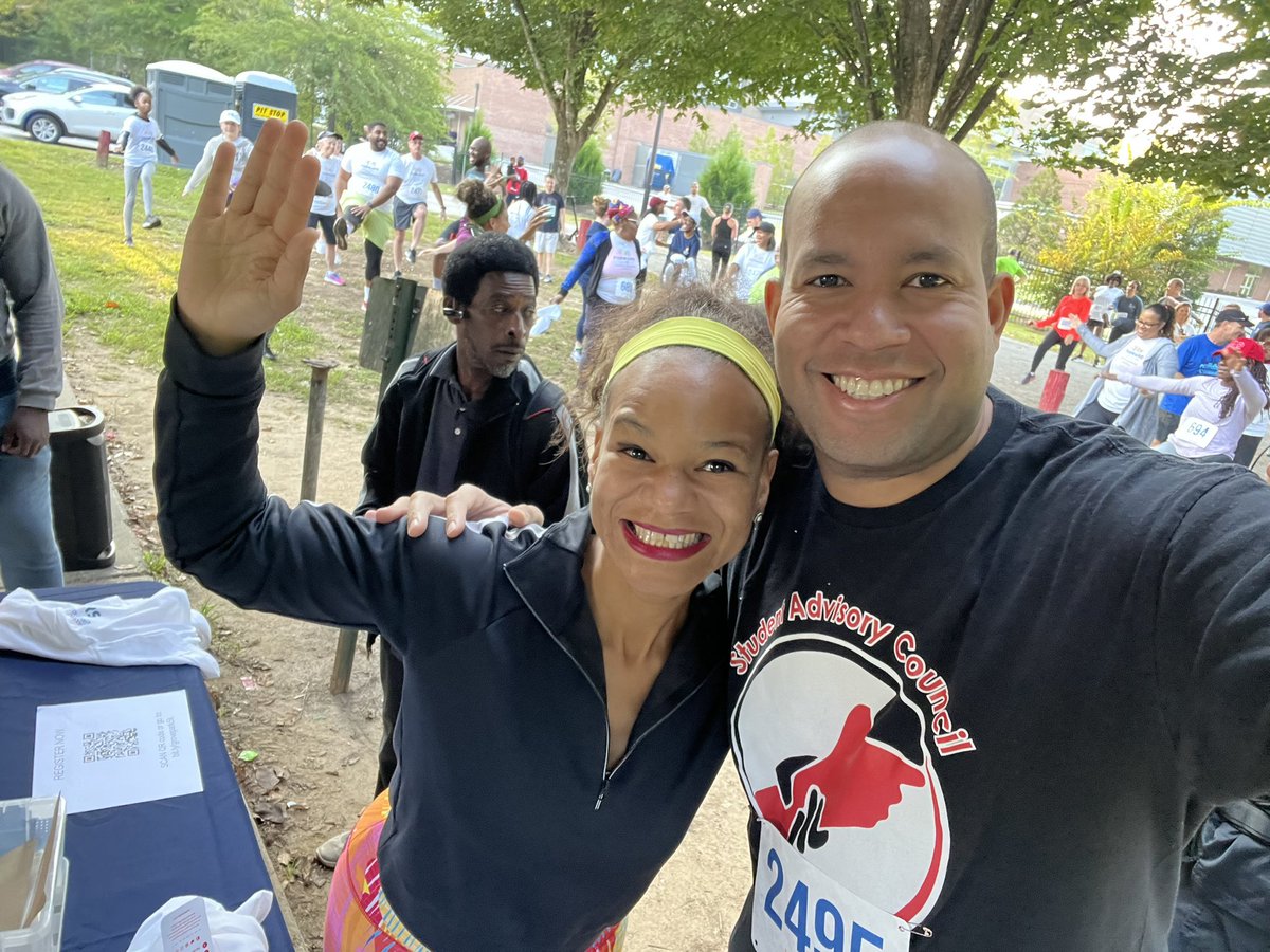 jasonesteves's tweet photo. Ran the Grove Park Community 5K this morning in support of the @GroveParkNA and @GroveParkFdn!
Shout out to @aps_OEL @GEEARS @PAACTatl ambassadors for getting the word out about early learning. Thanks for the invite @LadyA08. https://t.co/XtZzhJcpww