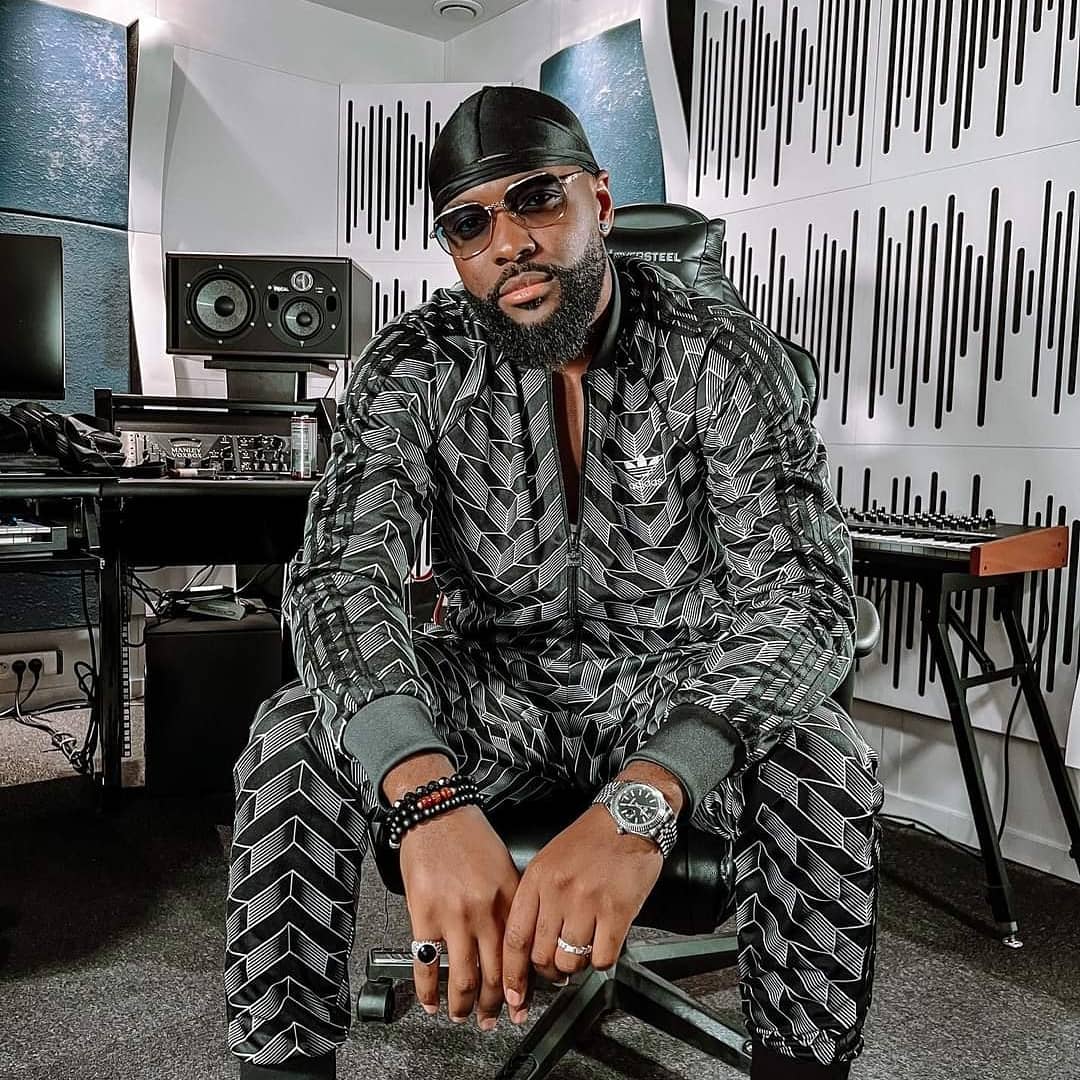star_afrik's tweet photo. Bon week-end à tous en passant,
Le clip #MaPromesse de @HiroLeCoq est dispo ➡️ https://t.co/4HyyMZ9C6y
Déjà disponible sur toutes les plateformes
➡️ https://t.co/yShBQNAnLn
https://t.co/1tBqzU2OtB https://t.co/IBq8YMP1B0