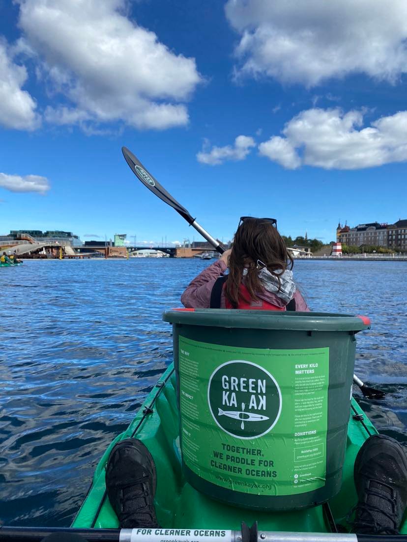 EstEmbassyDK's tweet photo. 💚Greetings from Denmark 🇩🇰 where we had a productive day kayaking with @GreenKayak_ngo to collect trash from the canals! 🐢🌊

@LetsDoItWorld #WorldCleanUpDay #greenkayak https://t.co/ZIkKqLTBX4