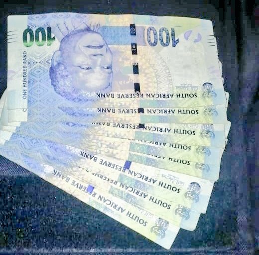 AirtimeData2's tweet image. Win R750ewallet when you follow : @AirtimeData2 x @AirtimeData
Retweet Post
Like Post
Winners Selected Randomly
.
#TogetherBekeLeBeke ,Emtee ,Blxckie ,A-reece ,Nastyc