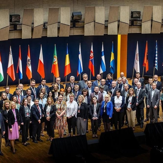 Cnr_Isof's tweet photo. The scientific dissemination actions carried out by Isof towards youngsters were presented by Armida Torreggiani at the Raw Materials Security of Europe Conference in Prague on september 12.Risks and solutions about raw materials security of supply was discussed #rmatschools #cnr https://t.co/fzgApaEAuJ