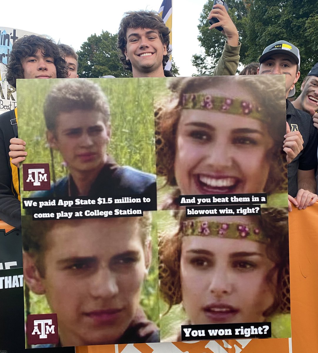 CollegeGameDay's tweet photo. oh no 😅 https://t.co/0yPfq2PxBI
