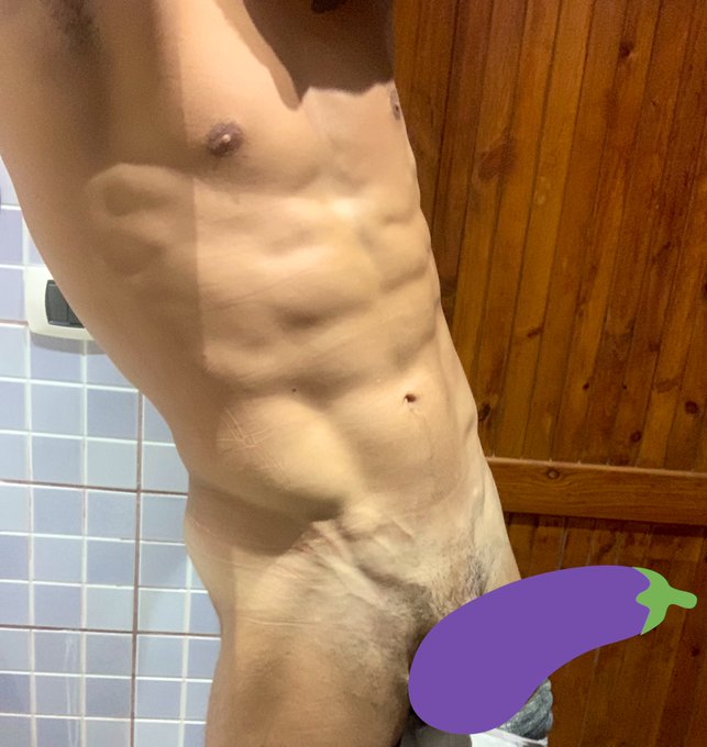 Do you like vegetables??
#malochico #onlyfans #onlyfansman #onlyfanspromo #onlyfansFree #17settembre