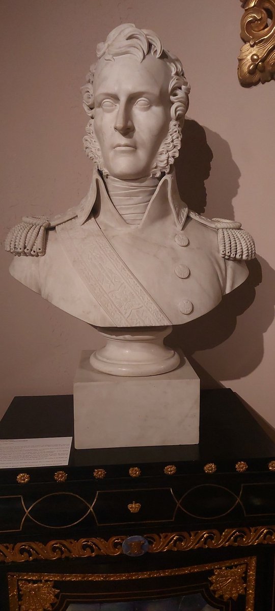 FranckCampion's tweet photo. Buste du Maréchal  LECLERC 1797 https://t.co/1aGLMy4ZZR