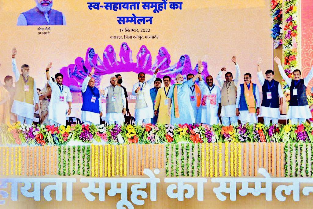 fskulaste's tweet photo. मां भारती के यशस्वी पुत्र, प्रधानमंत्री श्री @narendramodi जी ने अपने जन्मदिन के शुभ अवसर पर मध्यप्रदेश पधारकर हम सभी को धन्य कर दिया। आप आये और आपने चीतों के रूप में अमूल्य उपहार भेंटकर प्रदेशवासियों को उपकृत कर दिया। आपको हृदय से कोटि-कोटि धन्यवाद देता हूं! #MPThanksPMModi https://t.co/vhRqYjX8Jx