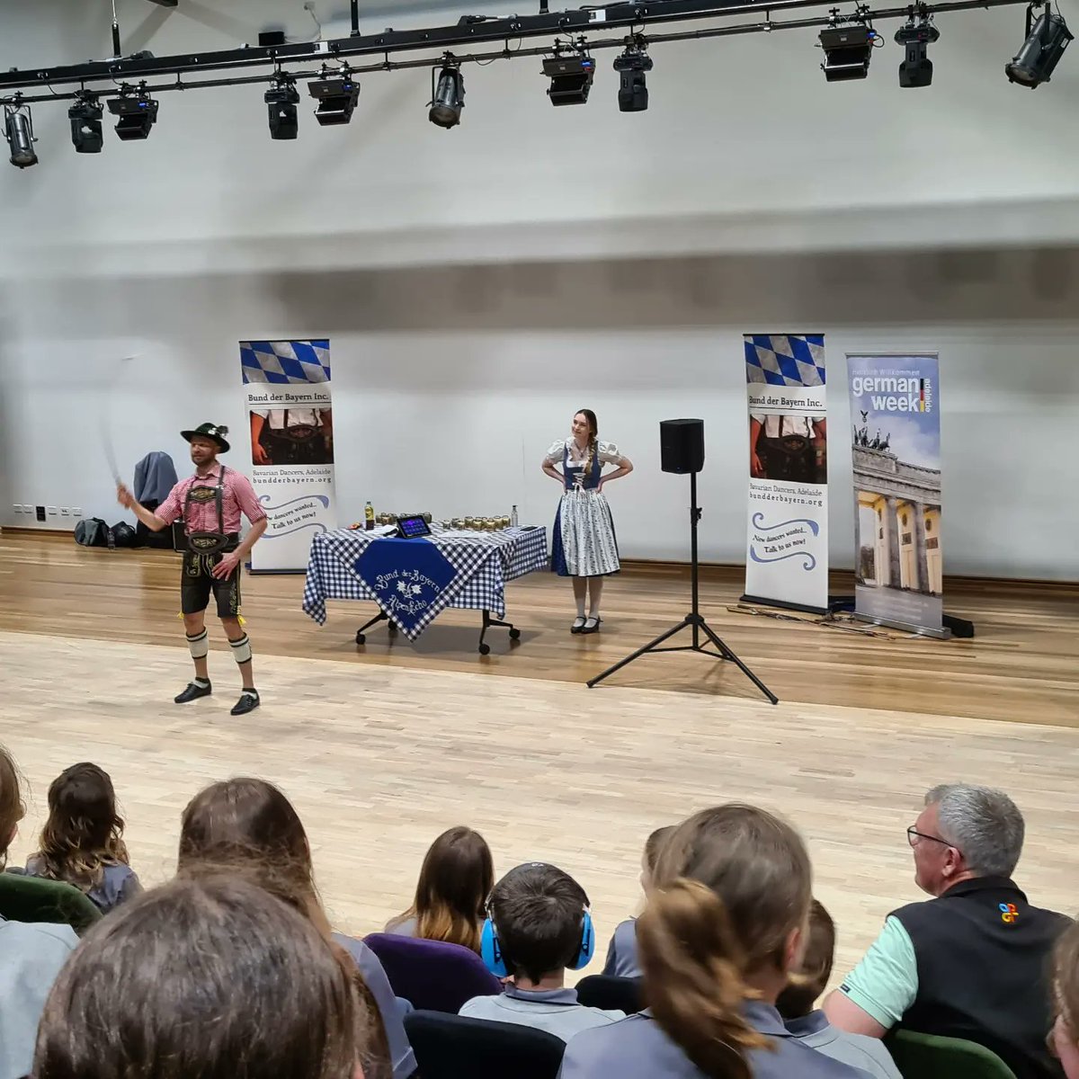 MitchellNeebMFL's tweet photo. Oktoberfest event at school 🇩🇪 https://t.co/d24WpreSmj
