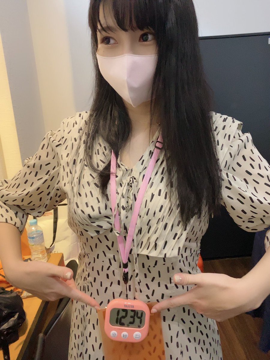 TIRA0518's tweet photo. 今日遅くまでありがとうございました🥹🫶🏻帰り社長と一緒に警察に年齢確認された！！！！！！🐰💗💗32才になって初めて年齢確認された🫣 https://t.co/8yNPJKmsVW
