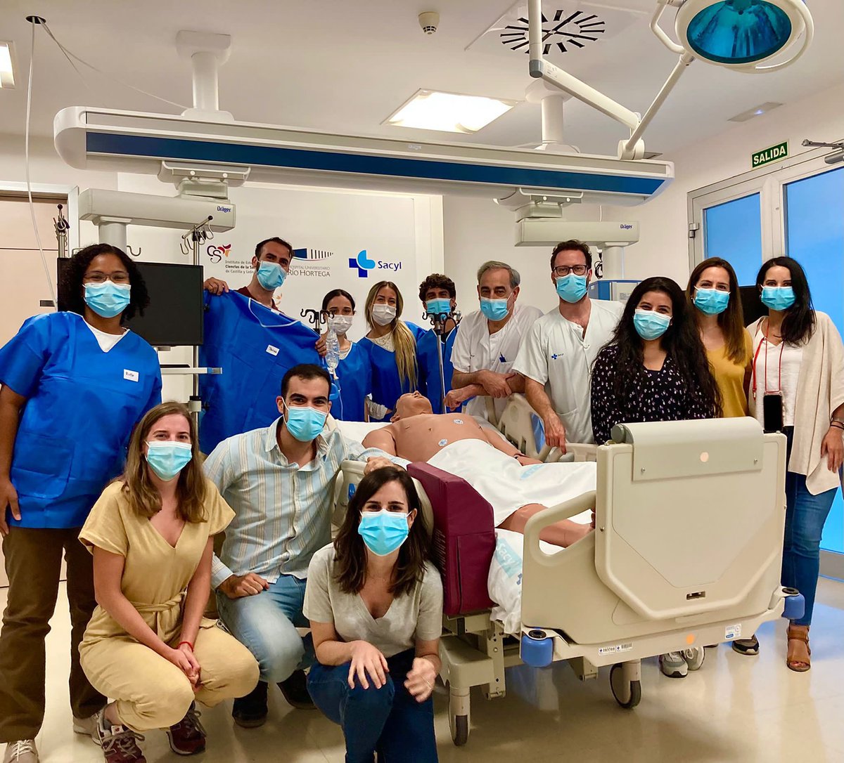 Curso de #Simulación en Urgencias Endocrinológicas <a href="/sociedadSEEN/">Sociedad SEEN</a> 

Nuestras ya R3 <a href="/luciaggracia/">Lucía G Gracia</a> y <a href="/BothaynaOulad/">bothayna oulad</a> han participado y ha sido todo un éxito! 

Gracias compañeros del Hospital Rio Ortega Valladolid y a la #SEEN 

#FormaciónHUVR
#SomosHUVR