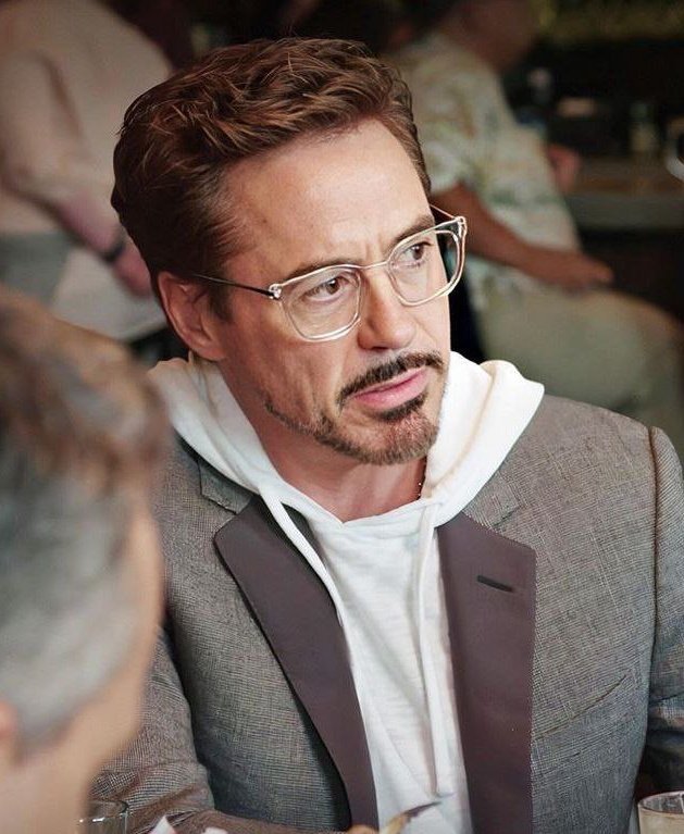 twitchlunerim's tweet photo. robert downey jr blessed us with this look https://t.co/19zZ0Ewnz1