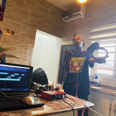 chvmbermusic's tweet photo. #NewProfilePic https://t.co/7czMsVtNSe