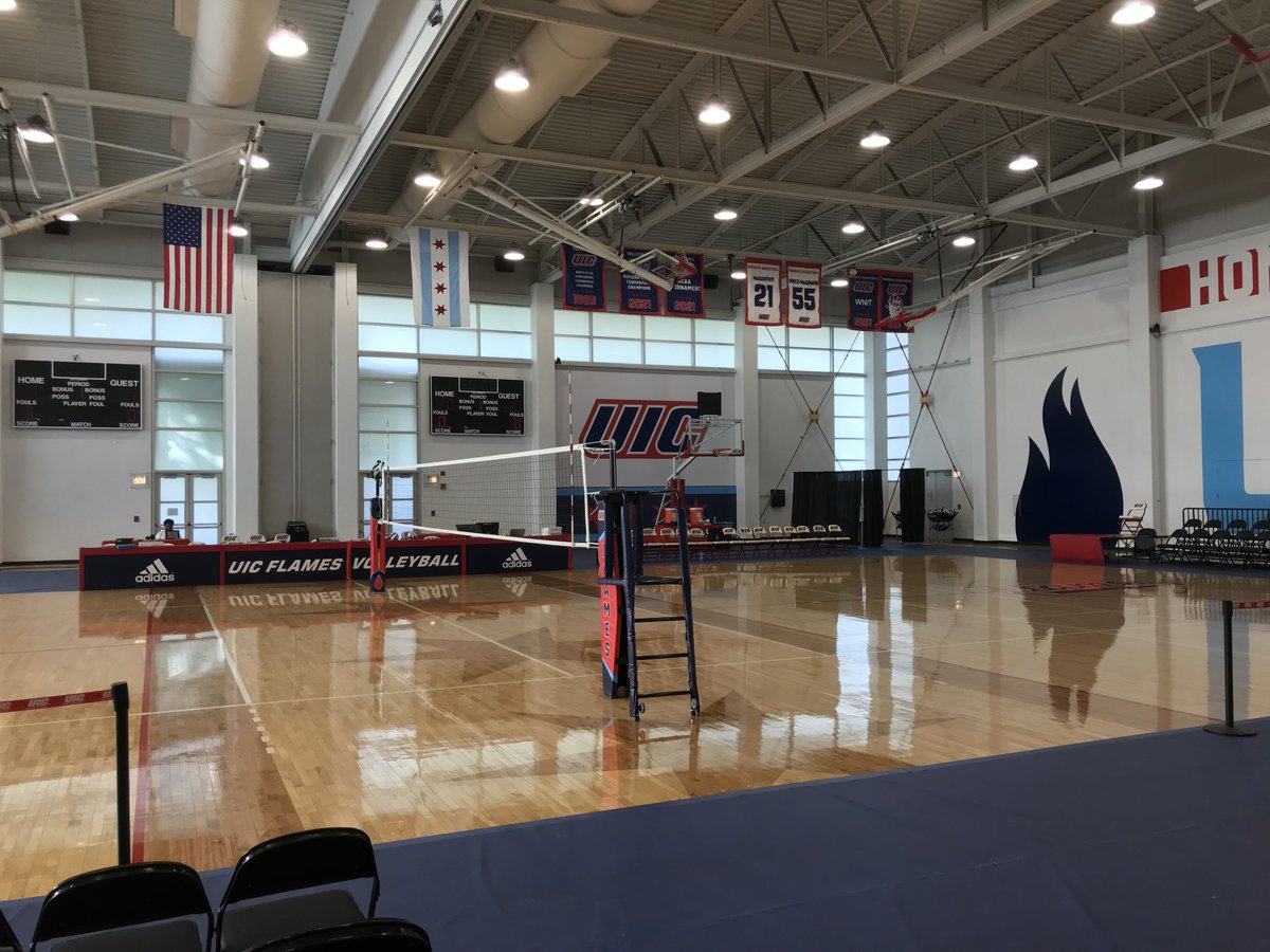 CharlesHwang20's tweet photo. Bright and early! #LUCWVB https://t.co/aTn9Y48ps1