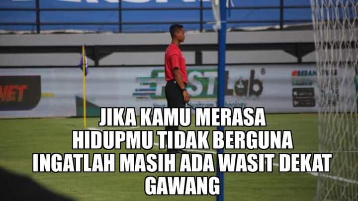 MafiaWasit's tweet photo. Di lapangan pun malah ngehalangi pandangan kang Photograper..

Telek emang! https://t.co/FWFcjCYAz6