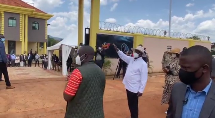 kamukamafredie's tweet photo. President Museveni @KagutaMuseveni while at Masindi Golf course, he talked about Parish Development Model PDM, and also talked about the reason why Thr was Gen Muhoozi Kainerugaba @mkainerugaba birthday parties, our main reason was to shut opposition people who were talking bad https://t.co/4mASMoIapw