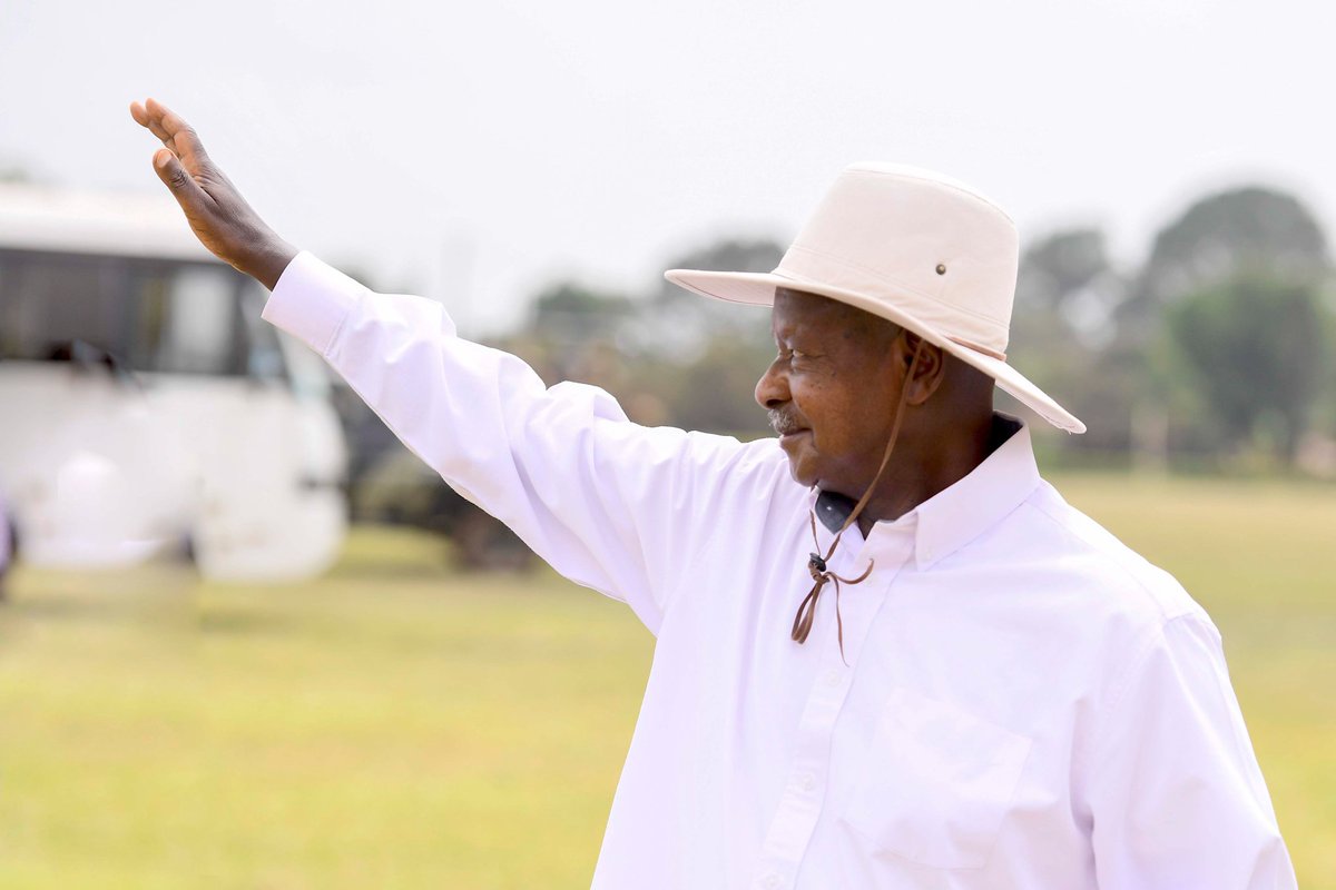 kamukamafredie's tweet photo. President Museveni @KagutaMuseveni while at Masindi Golf course, he talked about Parish Development Model PDM, and also talked about the reason why Thr was Gen Muhoozi Kainerugaba @mkainerugaba birthday parties, our main reason was to shut opposition people who were talking bad https://t.co/4mASMoIapw