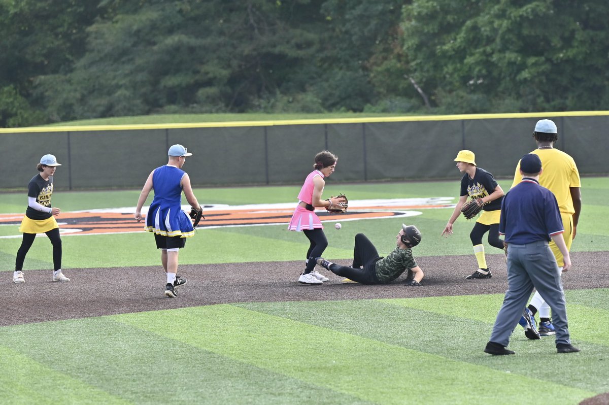 Hard fought banana ball battle this morning.  15U Diamond dropped one to  16U Prime 3-2 in the 6th inning.   #hardworkpaysoff #baseballacademicsmidwest