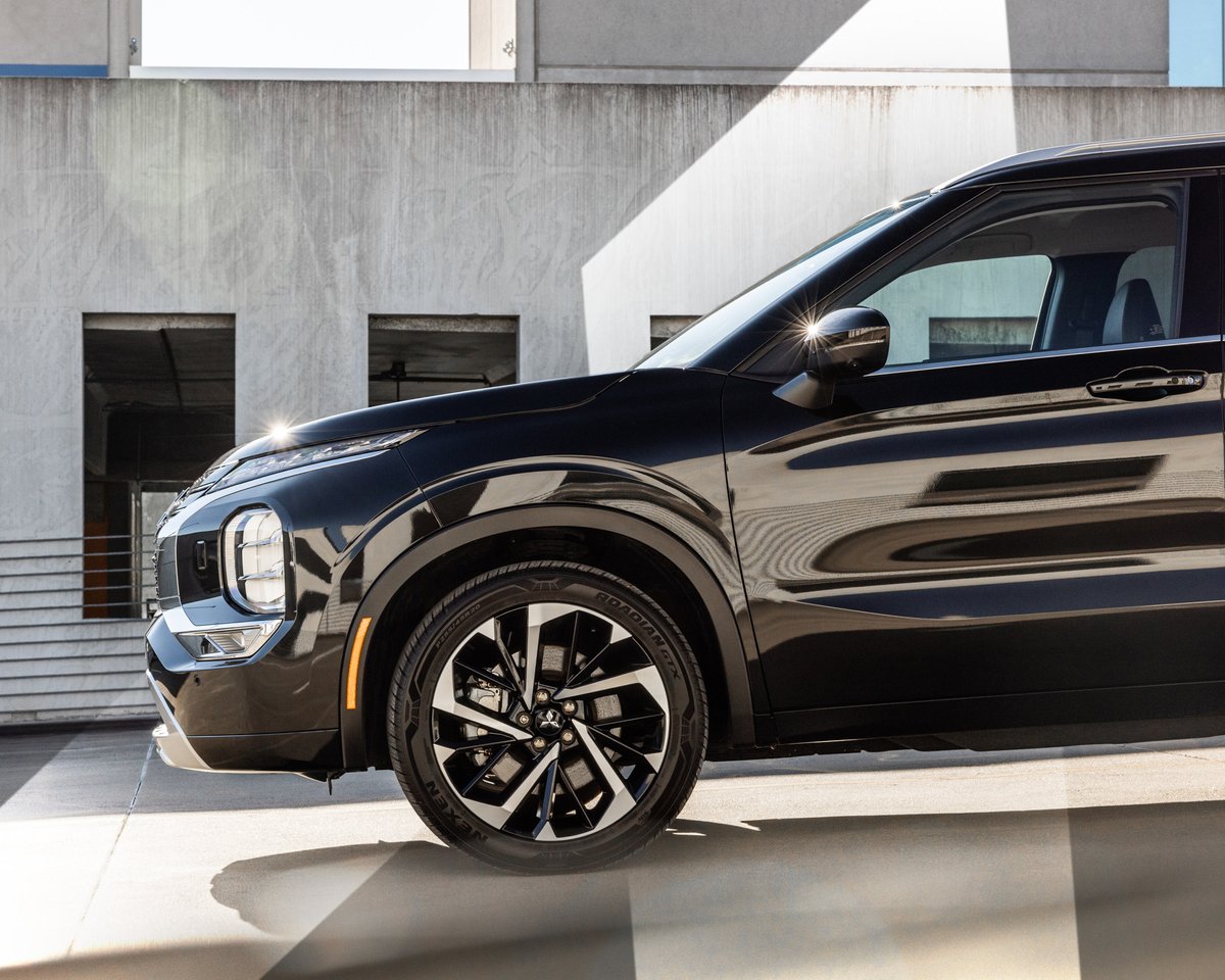 MitsubishiCAN's tweet photo. It's a rush of excitement every time you pull out your #2022Outlander from the lot. ⁠
⁠
//⁠
⁠
L’excitation est à son comble chaque fois que vous êtes au volant de votre #Outlander2022. https://t.co/IFJpyCeNrh