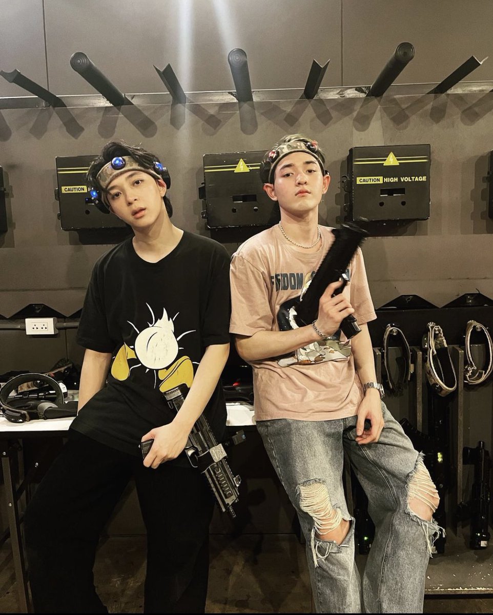 Bbass_1983's tweet photo. น้อนบาสกับเพื่อนกาด😊😊
#บาสเด็กอ้วนที่แท้จริง
#bbasjtr https://t.co/J8LQxvfMzV