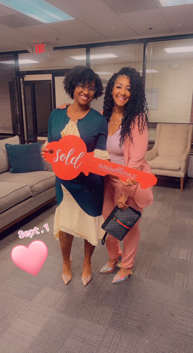 drbuckleytalk's tweet photo. Closing Day… ✅🚨 I specialize in relocations . If you know of anyone needing to move to the metropolitan Atlanta area and surrounding area call my office. Residential leasing or buying. I’m the expert. Thanking God for my client who trusted me from Louisiana❤️🔥🏡
Lu Buckley ®️ https://t.co/Nlb9YURpxI