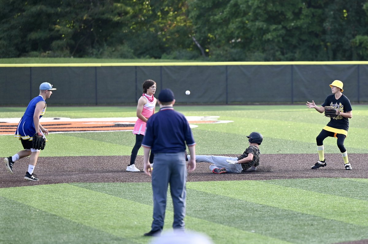 16U Prime barely edged out 15U Diamond 3-2 this morning.  #hardworkpaysoff