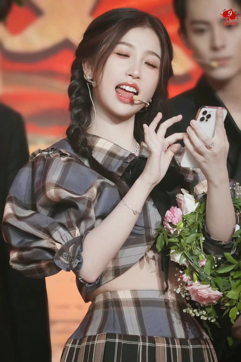 sunsetl18758253's tweet photo. more pics of live broadcasting 
#LoveBetweenFairyAndDevil 
crto

#DylanWang #WangHedi 
#EstherYu #YuShuxin 
#Zhanglinghe https://t.co/etM47OOSCG