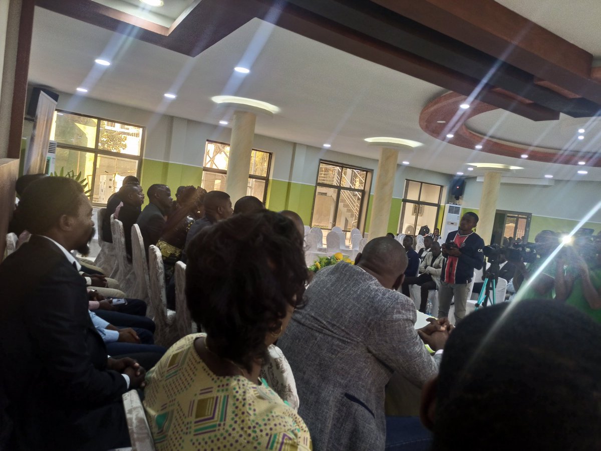 En cours...
Le point de presse de la #JUKAT a Lubumbashi, sur l actualité de l heure dans le KATANGA.

A suivre... Pour les détails.