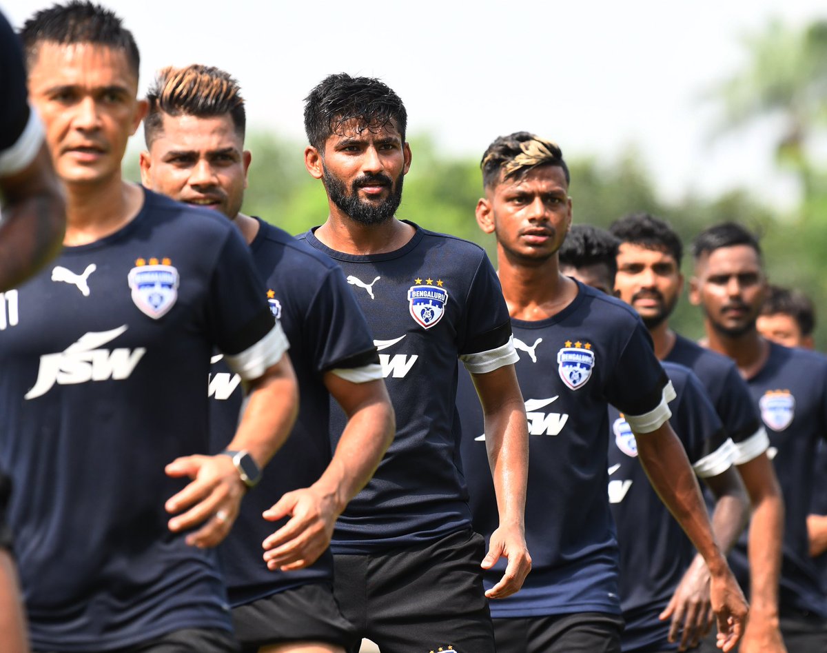 jayeshrane11's tweet photo. Prepared. Physically and mentally. Let's go win it now, boys! 

#WeAreBFC #MCFCBFC 🔵 https://t.co/LaWmIis8WA