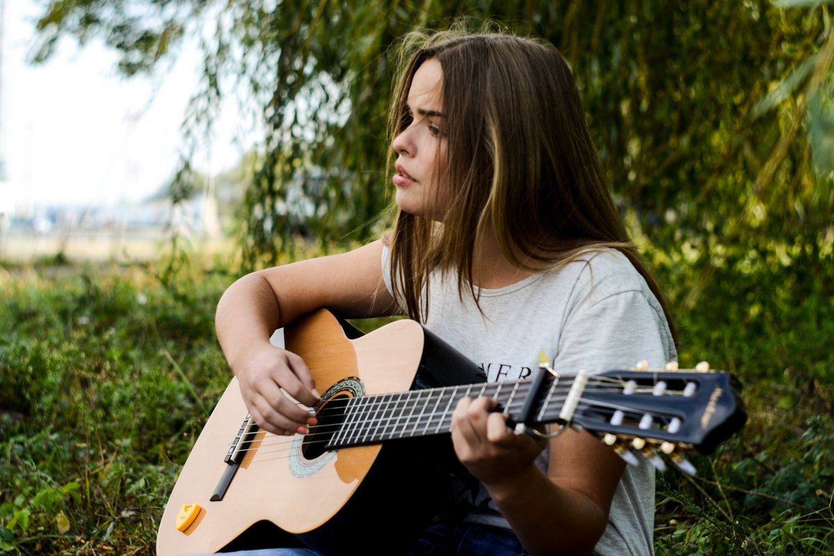 ChordPrism's tweet photo. With Chord Prism you can play your midi keyboard at the same level that you play your guitar.  Add accompanying elements of any type to your recordings with ease.  Download a free trial from our website.  https://t.co/8aEoge4hMR  

#guitarplayer #MusicProducer #singersongwriter https://t.co/wN6bBpK9Z6